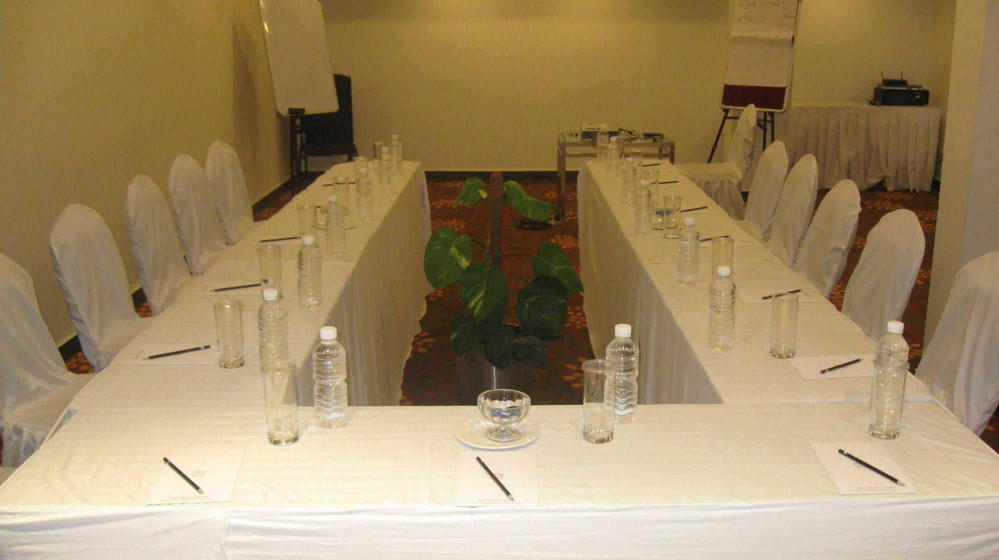 Peerless Hotel Haïdarabad Extérieur photo